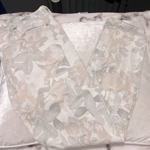 Soft stretchy 5 pocket distress skinny jeans